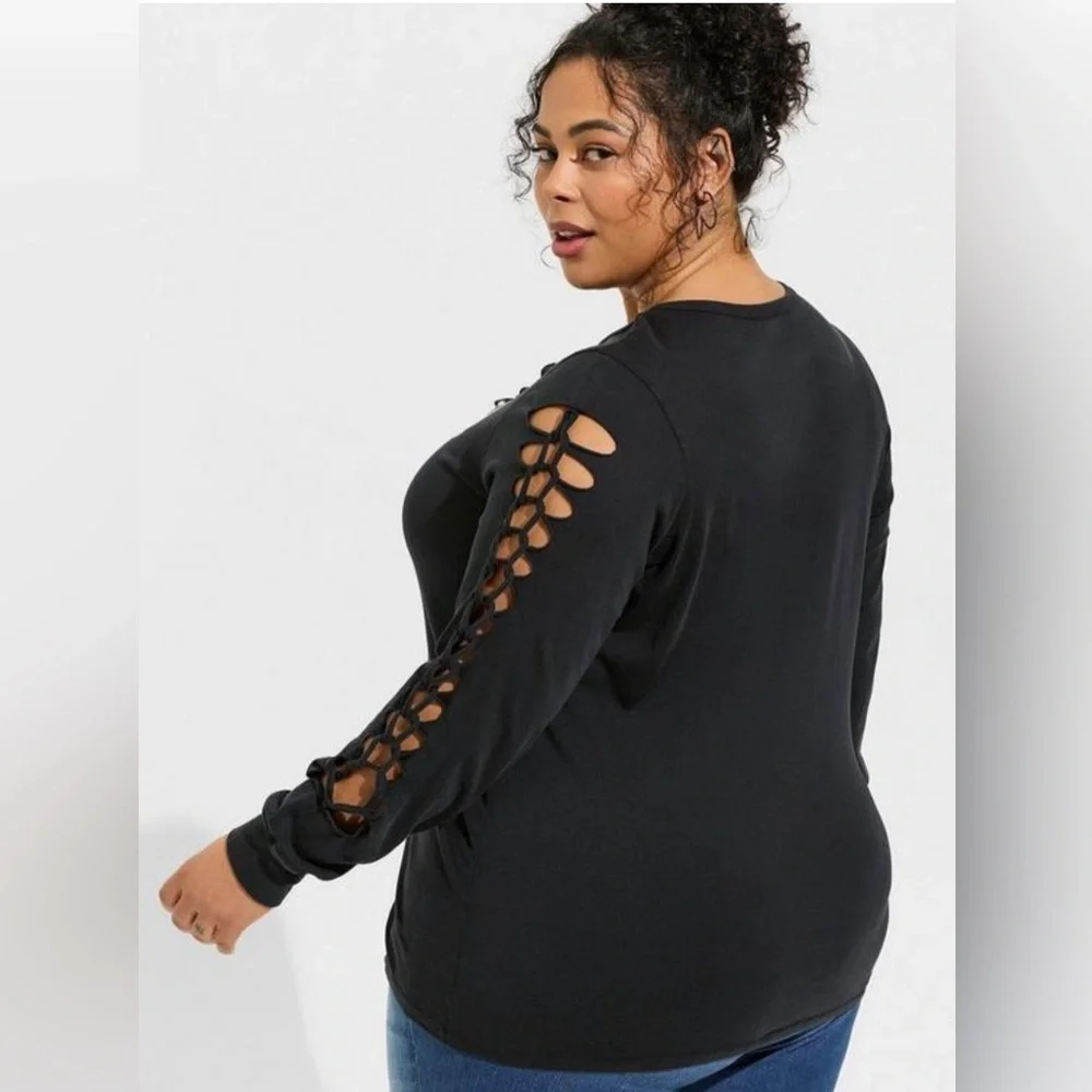 NWT- Heritahe by Torrid skull cotton top - Picture 2 of 5